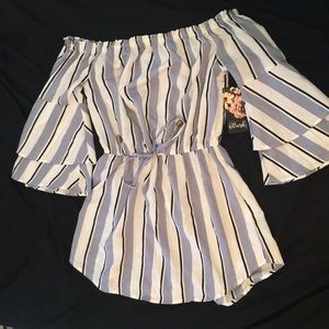 Very cute never worn off the shoulder dress ❤️